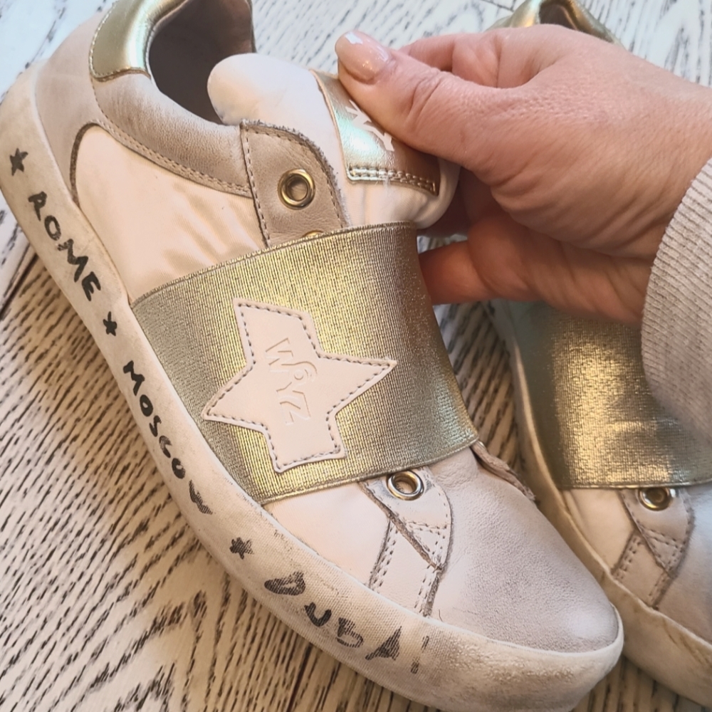 W6yz  "worn out" style sneakers, size 6